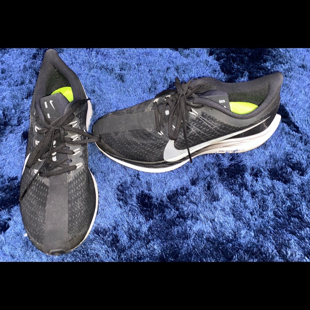 Nike men’s athletic shoes/size 11